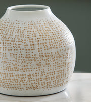 Vinburn Accessory Set (Set of 5) - Coastal Roots Furniture (Courtenay, BC)