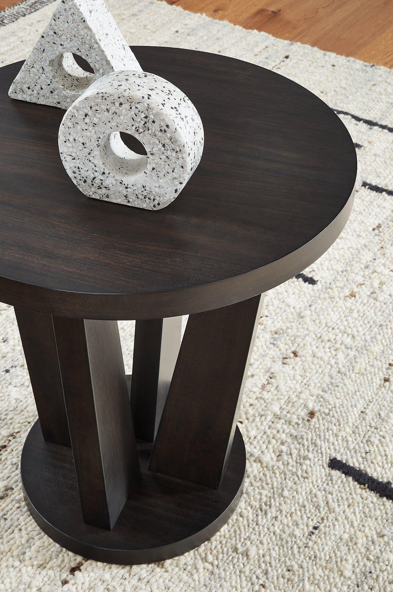 Chasinfield End Table - Coastal Roots Furniture (Courtenay, BC)